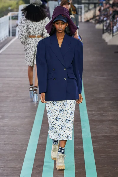 Look 25